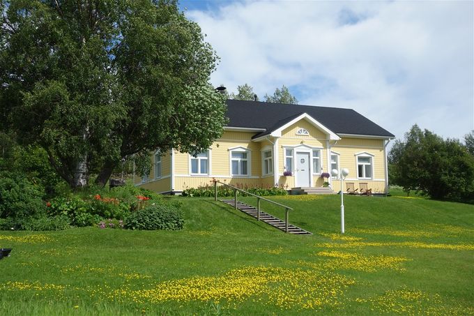 Oma talo, Tallari, valmistui 1990. Osoite: Kairavuopiontie 59.